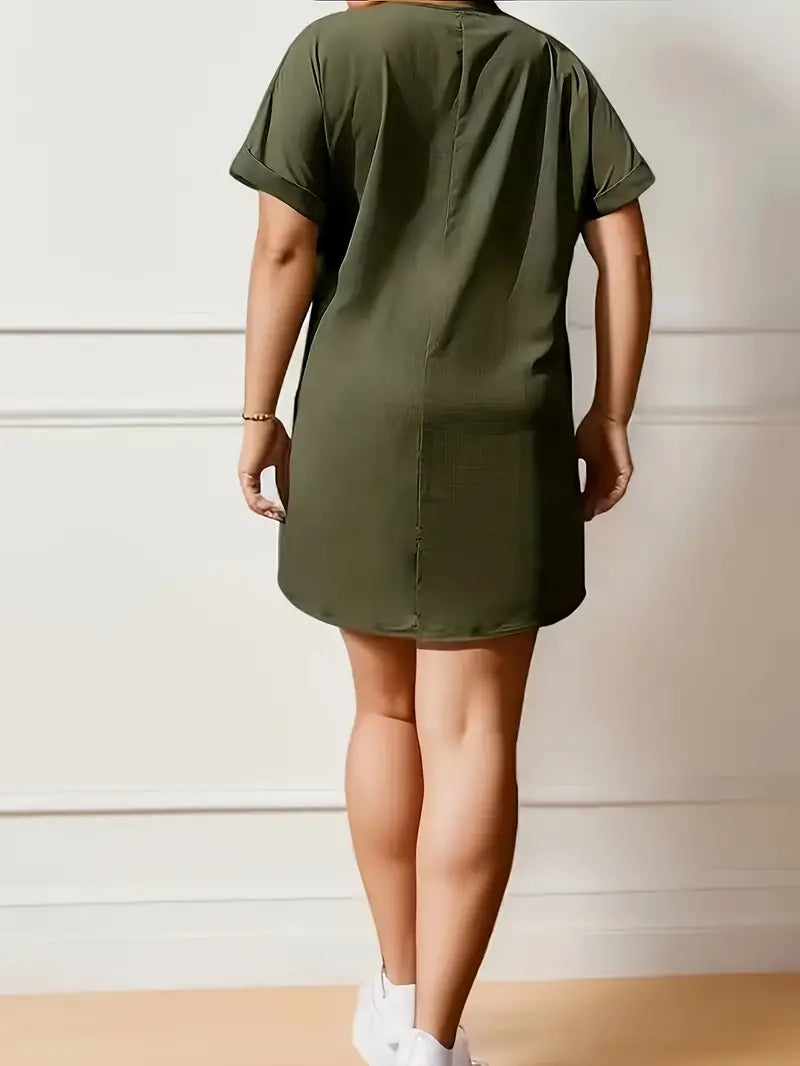 Ava - Abito loose fit con nodo frontale in taglia plus