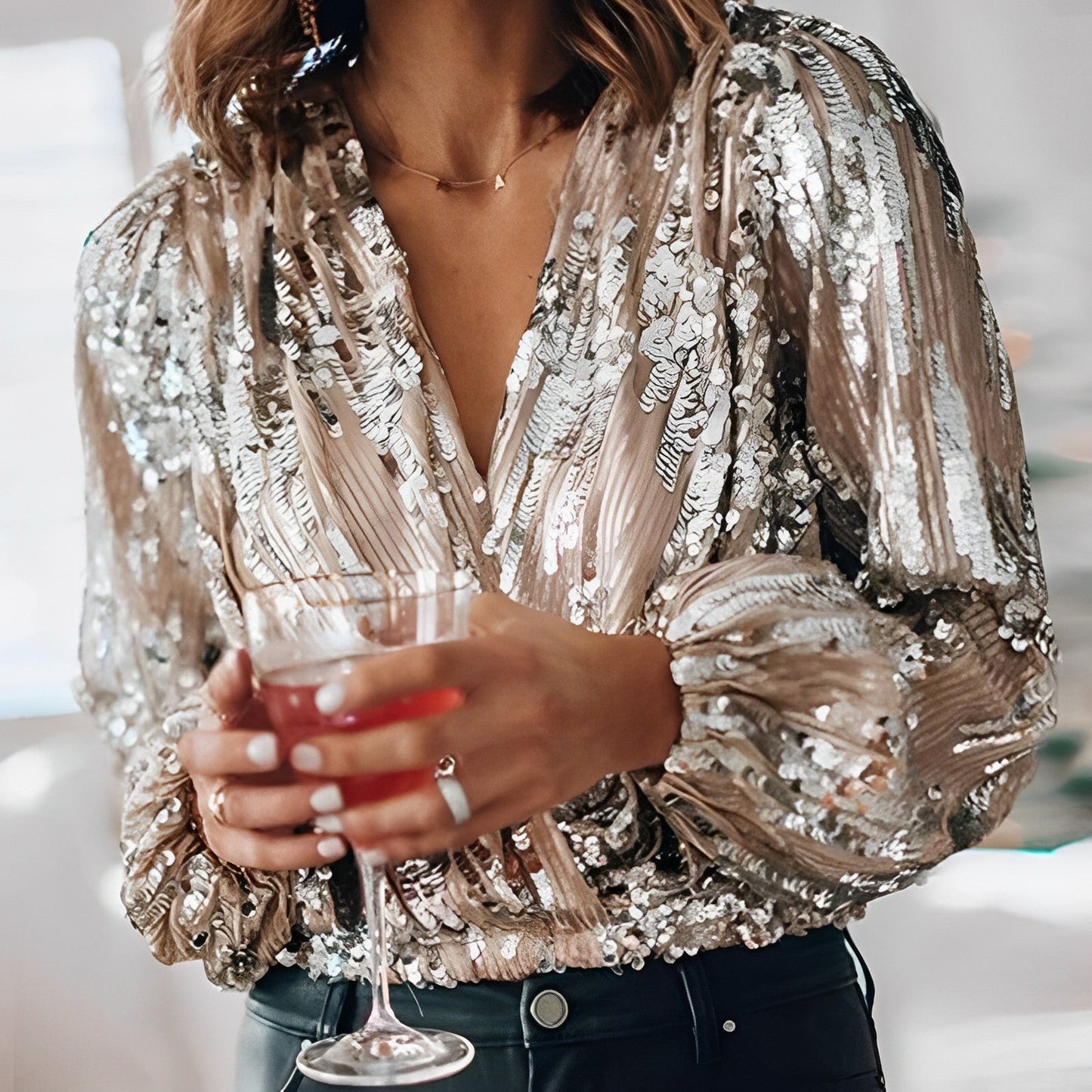 Sylvana | Blusa con scollo a V e pieghe in paillettes