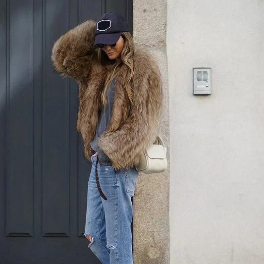 Giacca in pelliccia sintetica da donna | Aspetto peluche | Design invernale elegante