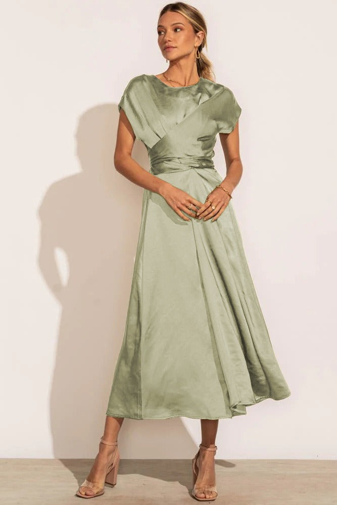 Quinlan  |  Elegante Abito Midi in Satin