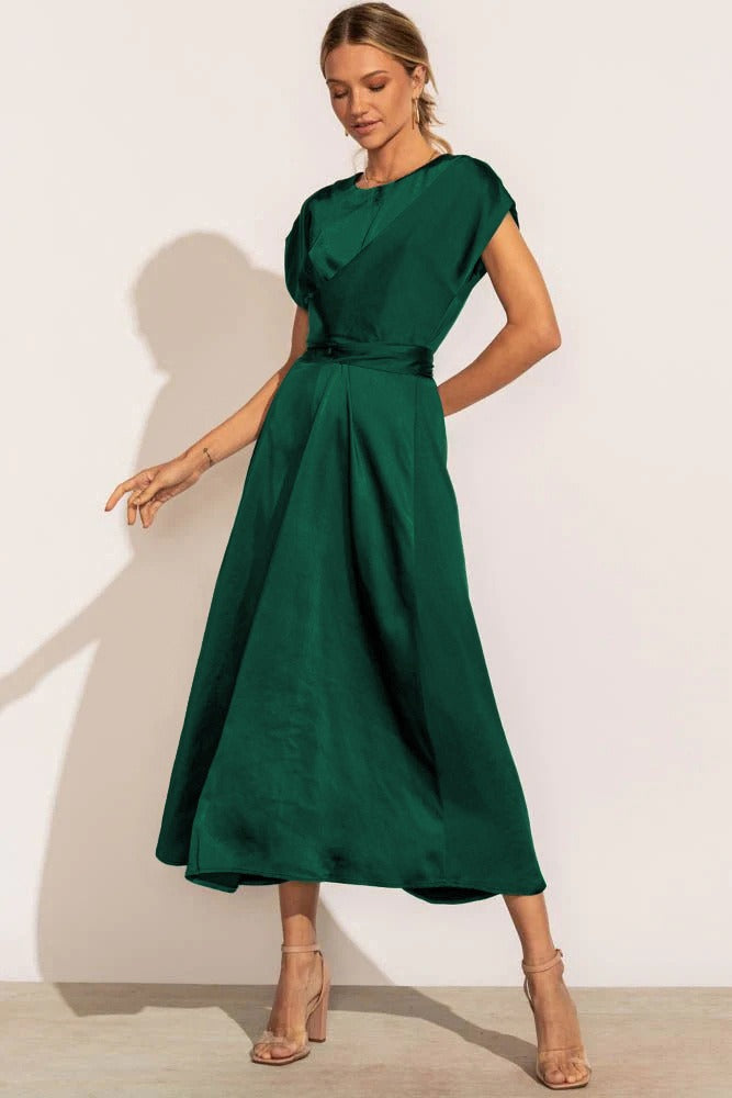 Quinlan  |  Elegante Abito Midi in Satin