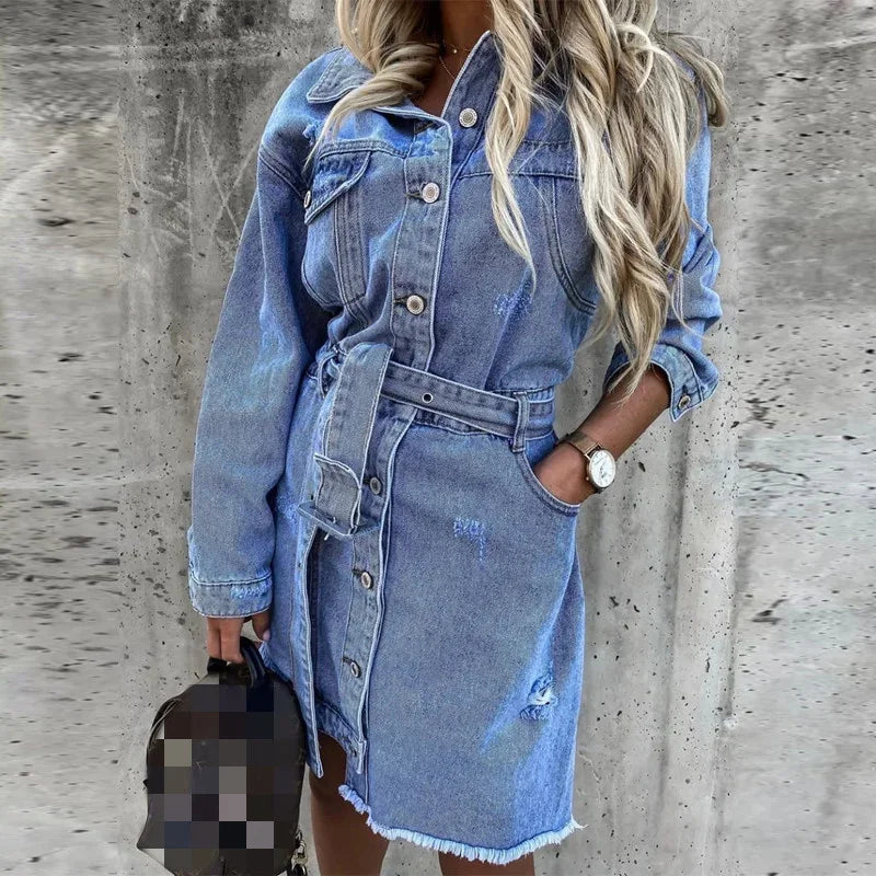 Nova - Vestito camicia in denim alla moda con dettagli distressed