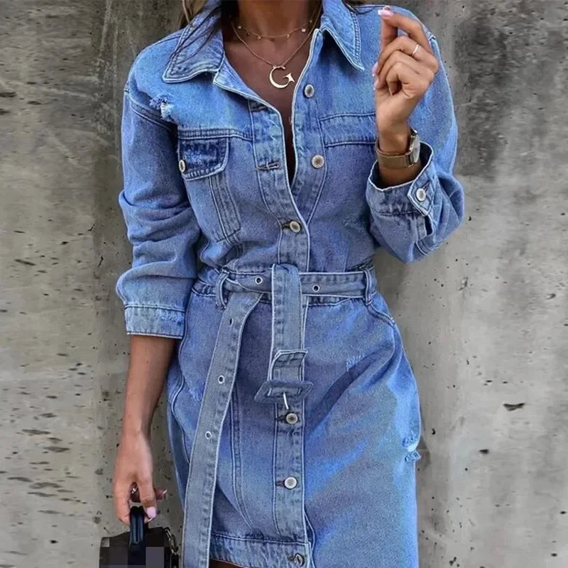 Nova - Vestito camicia in denim alla moda con dettagli distressed