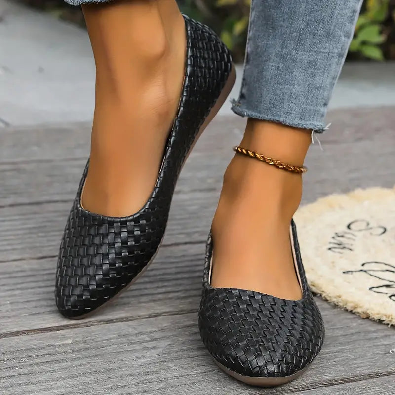 Oriana | Scarpe Flat con Punta a Forma di V e Dettagli Intrecciati