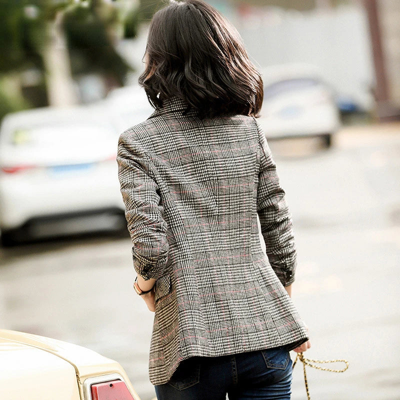 Coaty | Blazer a maniche lunghe a quadri per donne con colletto a revers