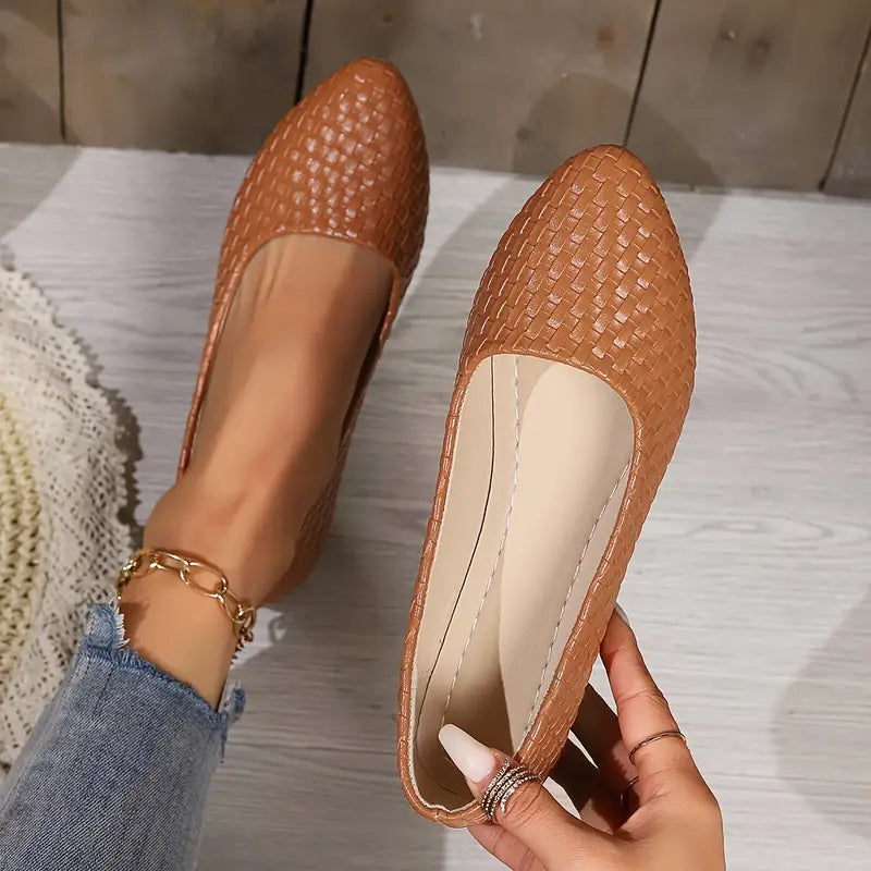 Oriana | Scarpe Flat con Punta a Forma di V e Dettagli Intrecciati
